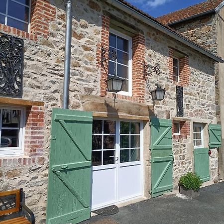 La Grenouille Amoureuse Menat Exterior photo
