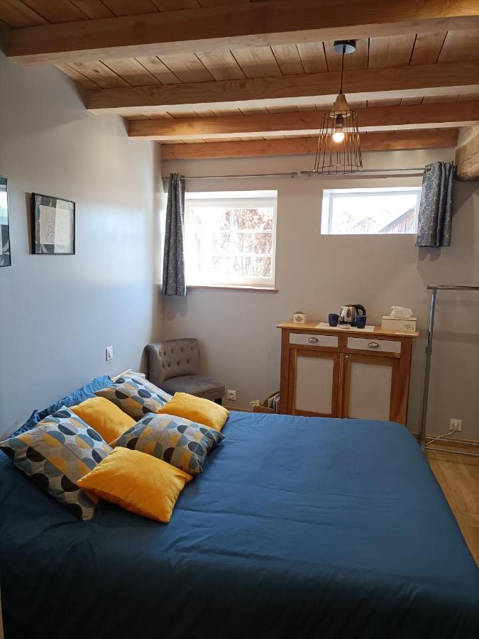 La Grenouille Amoureuse Menat Exterior photo