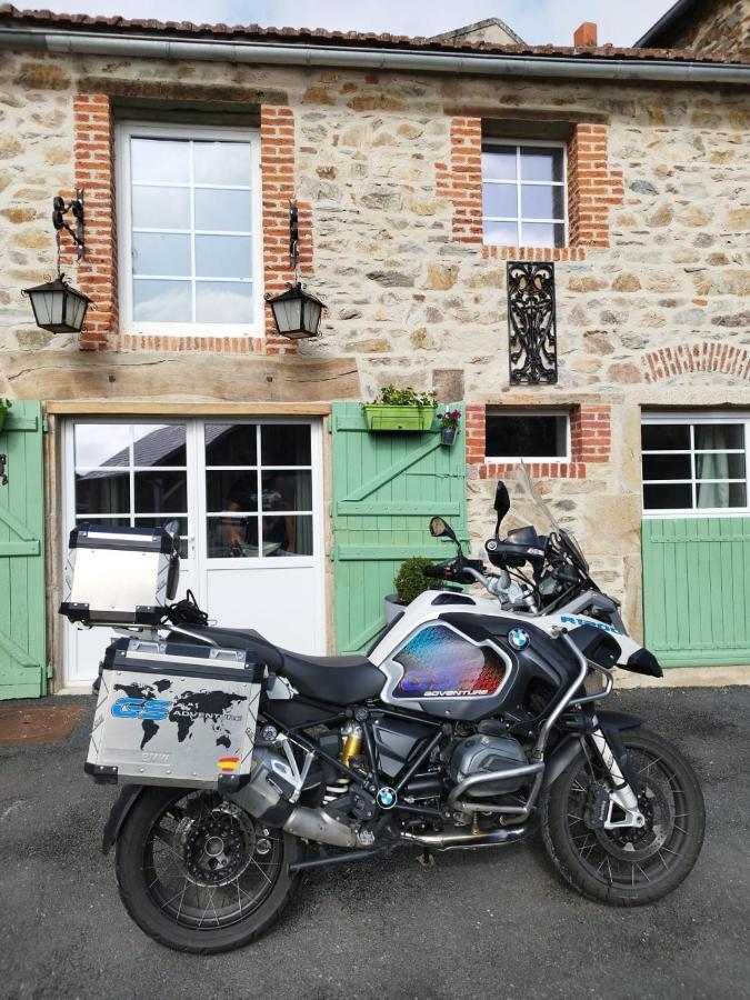 La Grenouille Amoureuse Menat Exterior photo