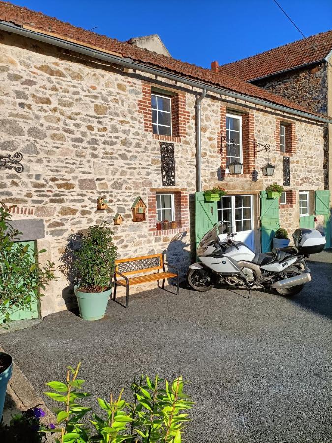 La Grenouille Amoureuse Menat Exterior photo