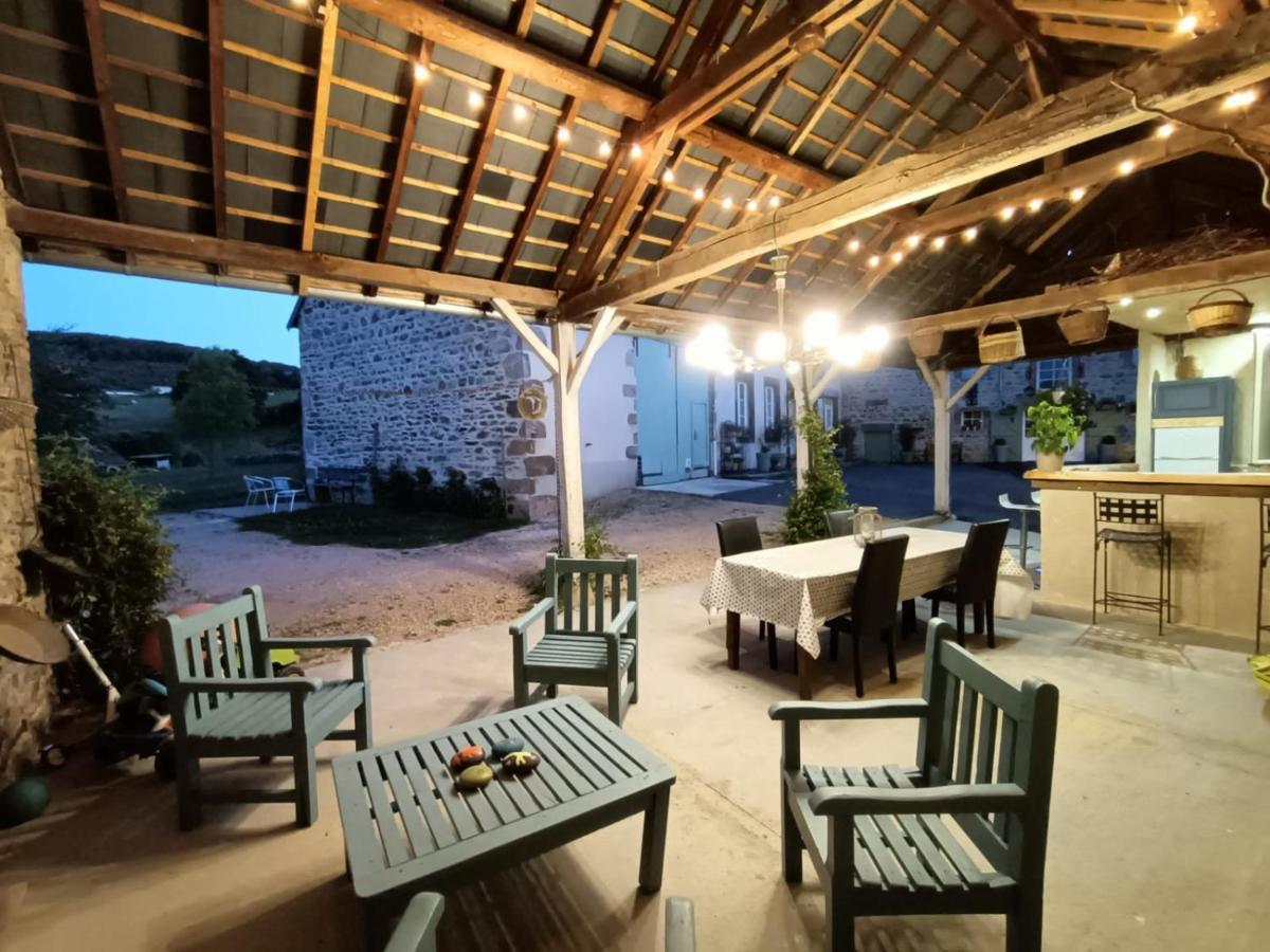 La Grenouille Amoureuse Menat Exterior photo
